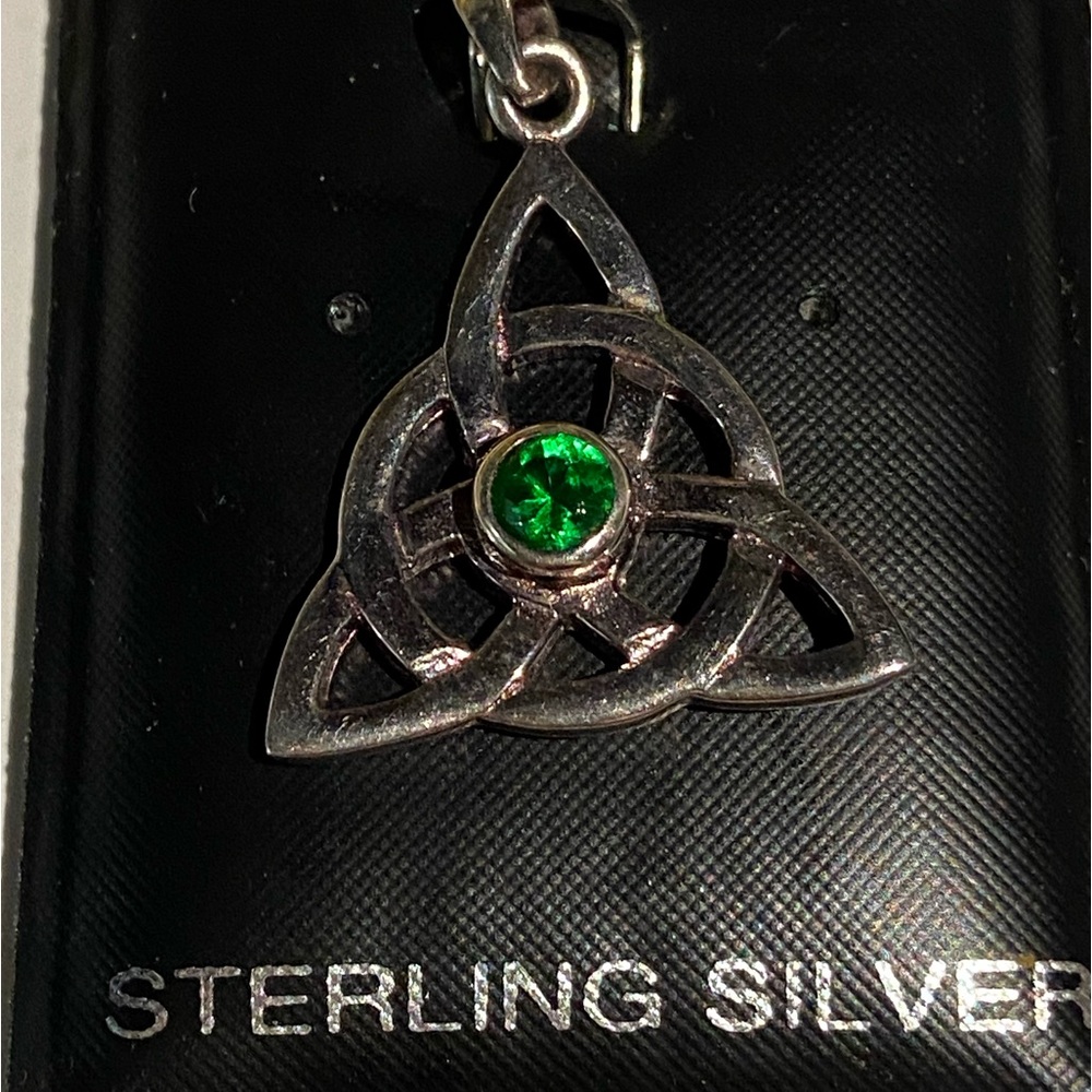 Irish Trinity Knotted 925 Pendant Emerald Stone New